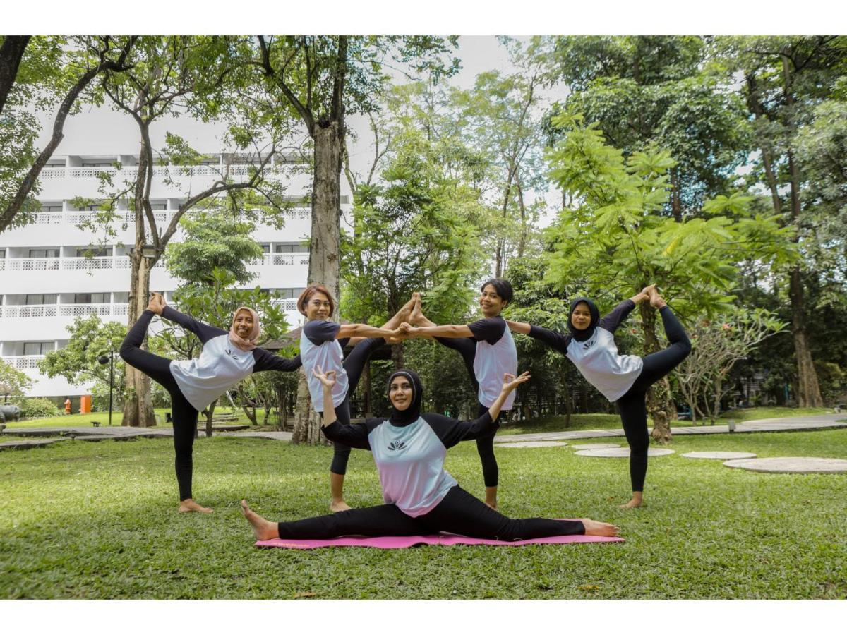 Отель Royal Ambarrukmo Yogyakarta Maguwo Экстерьер фото