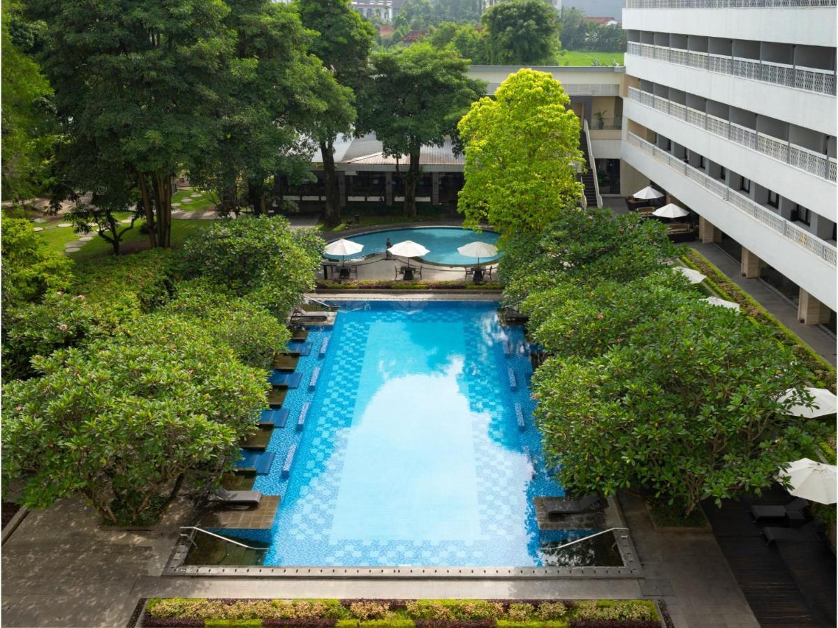 Отель Royal Ambarrukmo Yogyakarta Maguwo Экстерьер фото