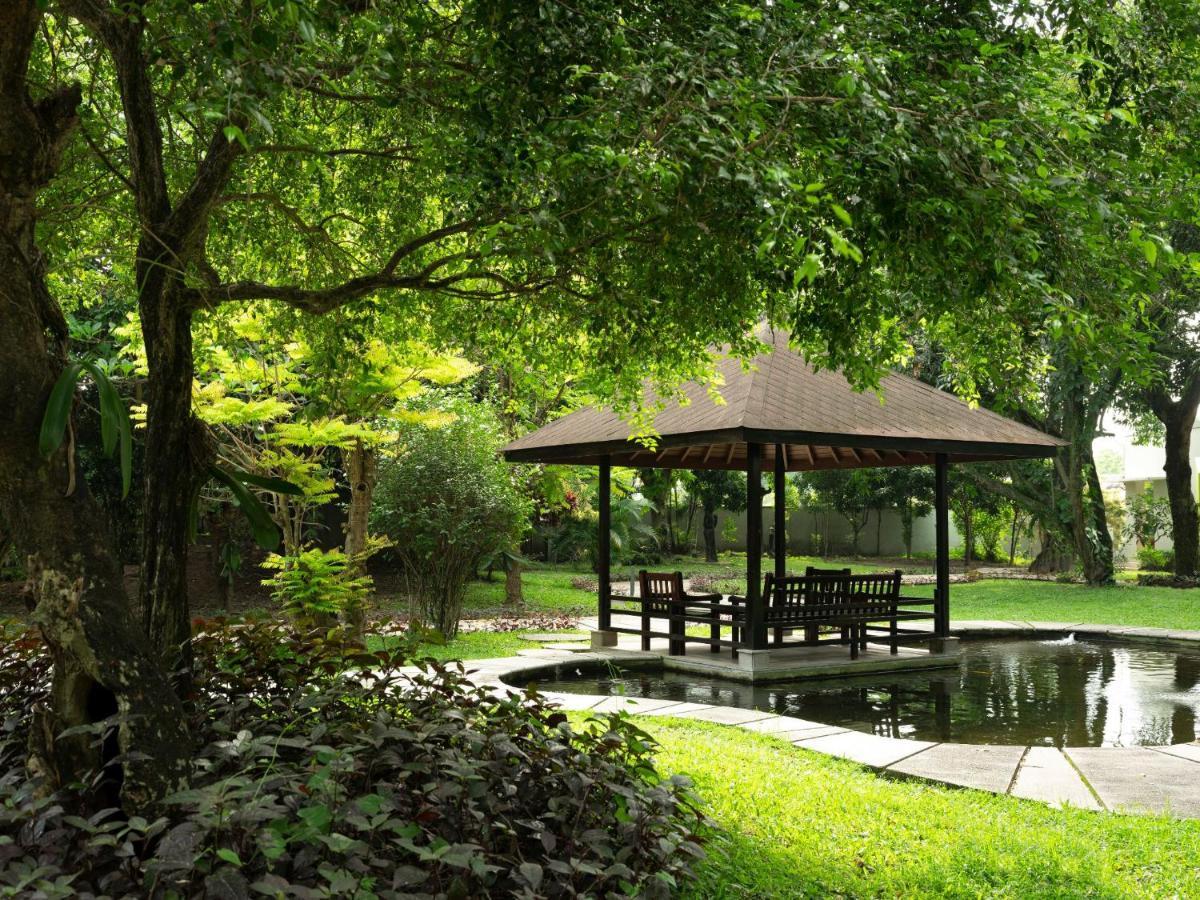 Отель Royal Ambarrukmo Yogyakarta Maguwo Экстерьер фото